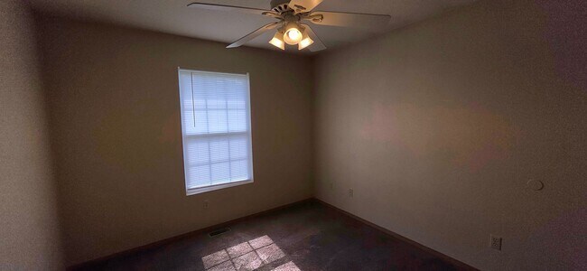 Building Photo - Nice 3 bedroom 2 bathroom for $1295! Close to MSU