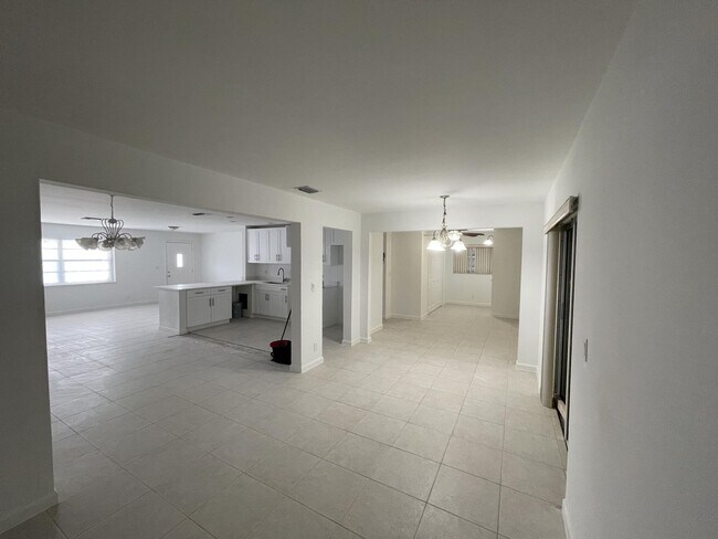 Building Photo - 2303 SW 20th Way