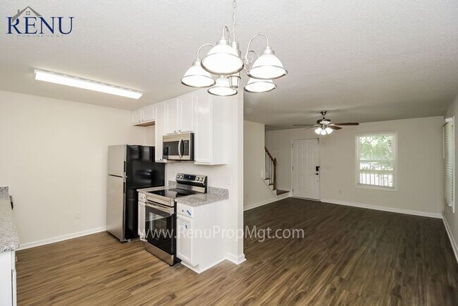 Building Photo - Now available 4 bedrooms 2 baths