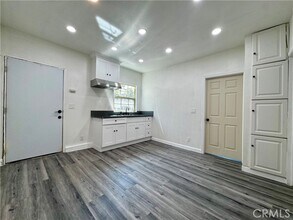 Building Photo - 851 Woodcrest Ave