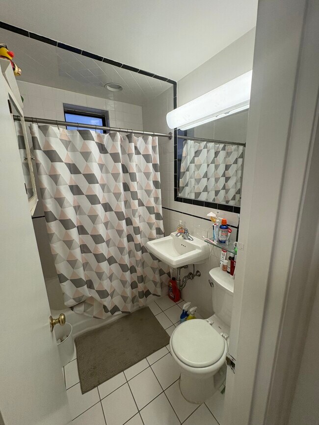 Foto del edificio - 45 Westland Ave