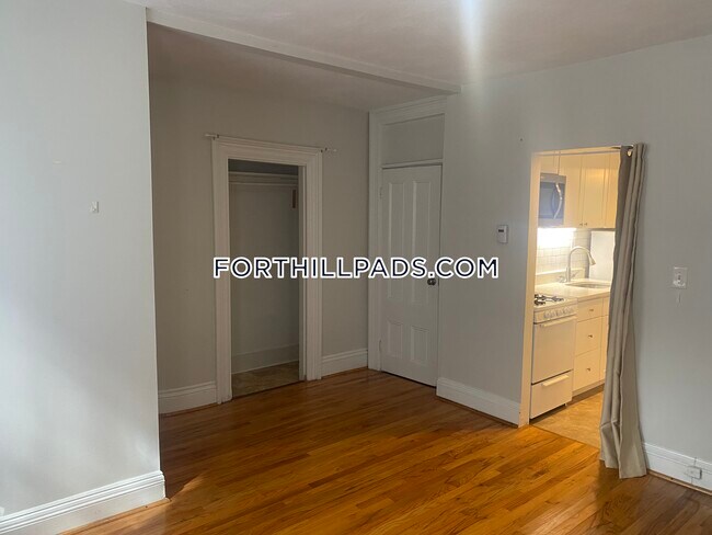 Building Photo - 143 Highland St