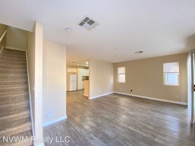Building Photo - 3 br, 2.5 bath House - 5266 Souvenir Lane