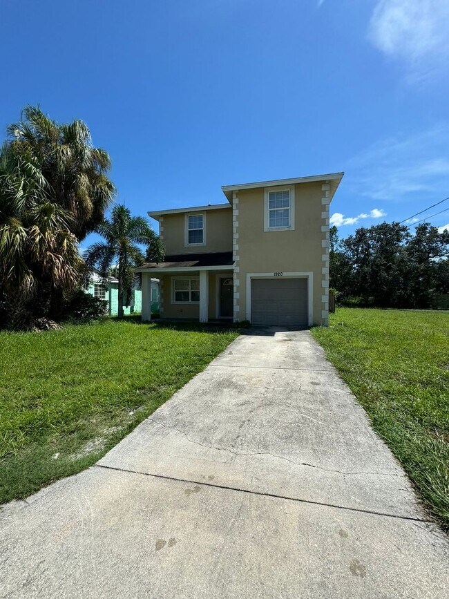 Foto del edificio - 3/2.5 Home Available Now!