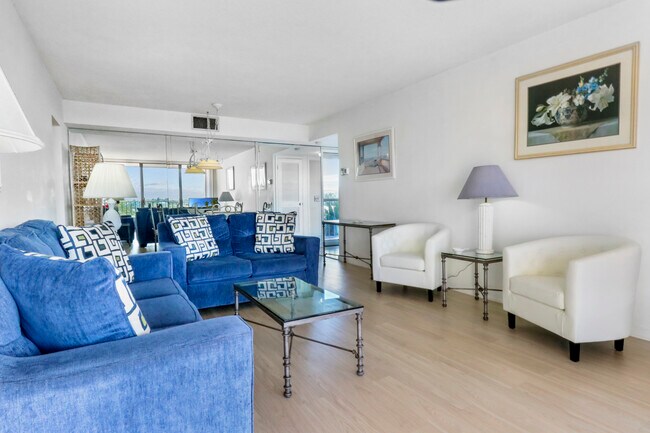 Foto del edificio - 225 Beach Rd