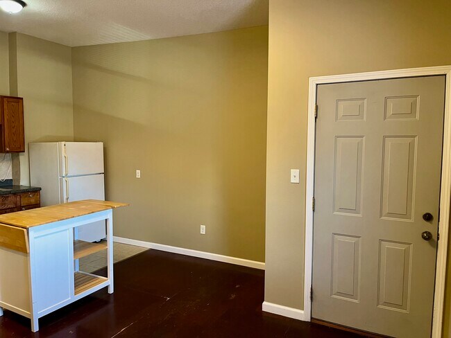 Foto del edificio - 105 W Market St