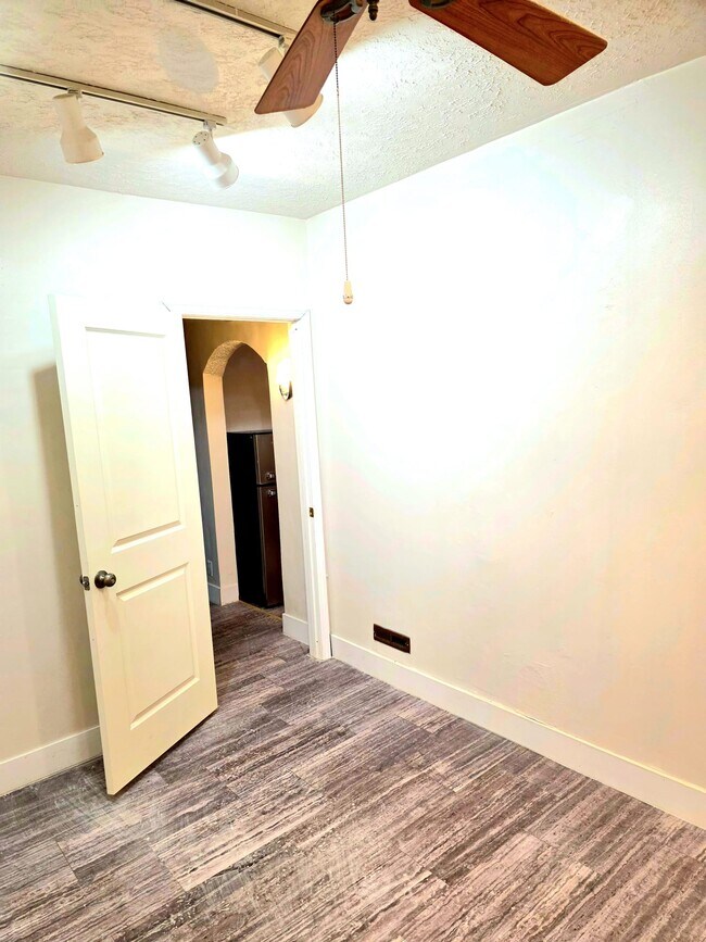 Foto del edificio - 2229 Brewerton Rd