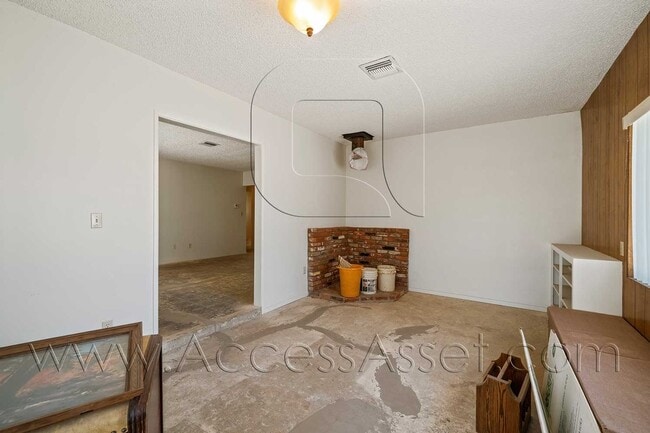 Building Photo - Comfy 2 Bed/1 Bath Home in Victorville!