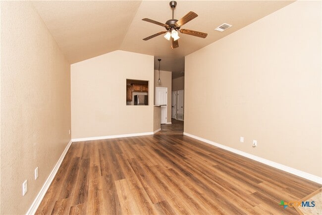 Building Photo - 402 Sladecek Dr