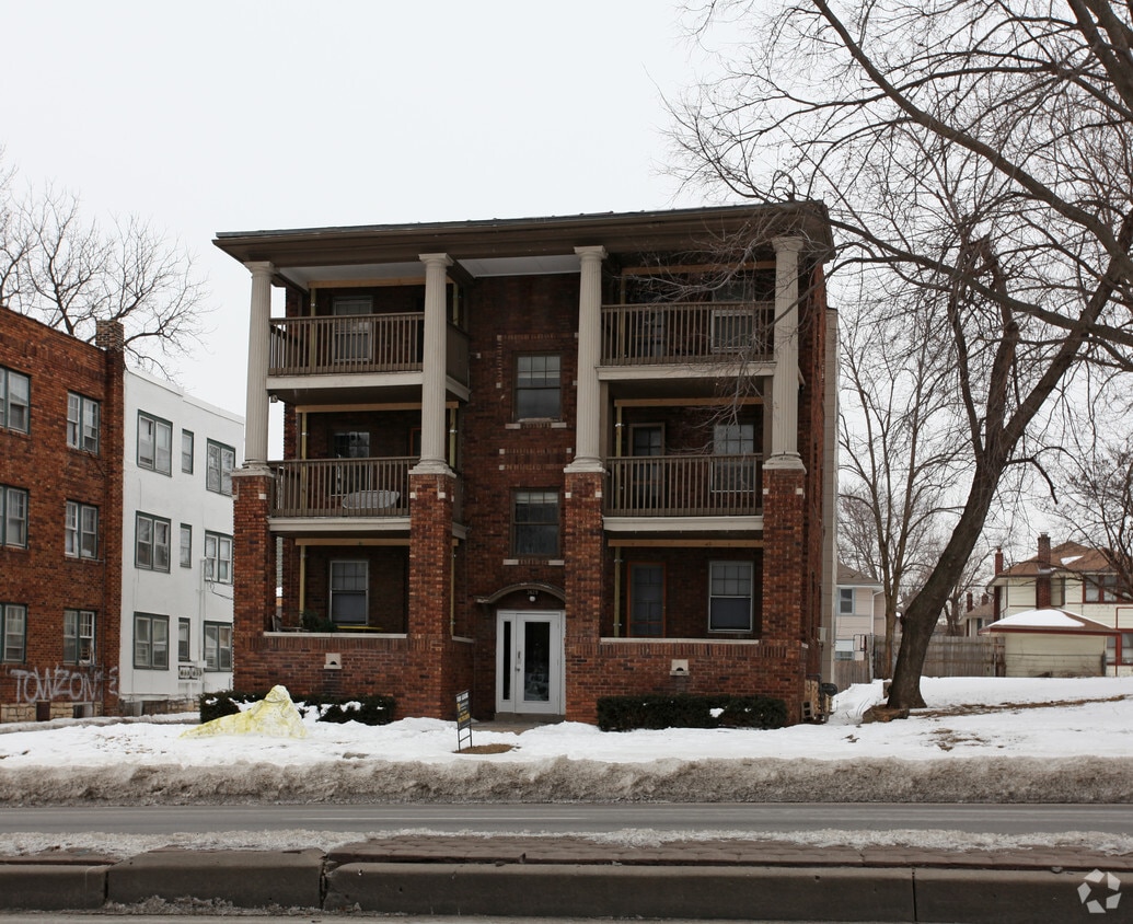 3629 Summit St, Kansas City, MO 64111 Apartments in Kansas City, MO