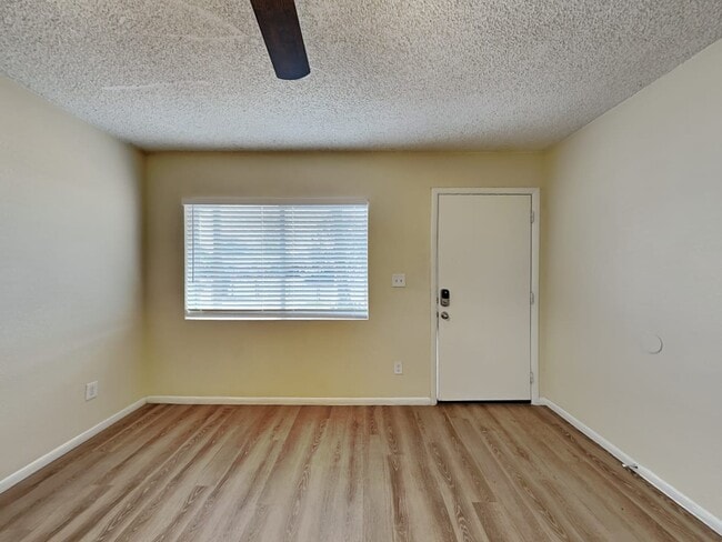 Building Photo - 807 S Toltec