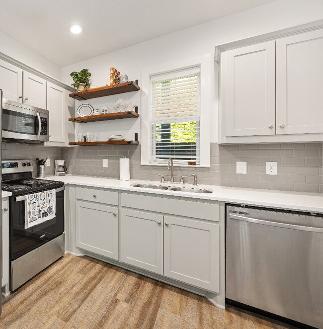 Foto del edificio - 600 Barnes St