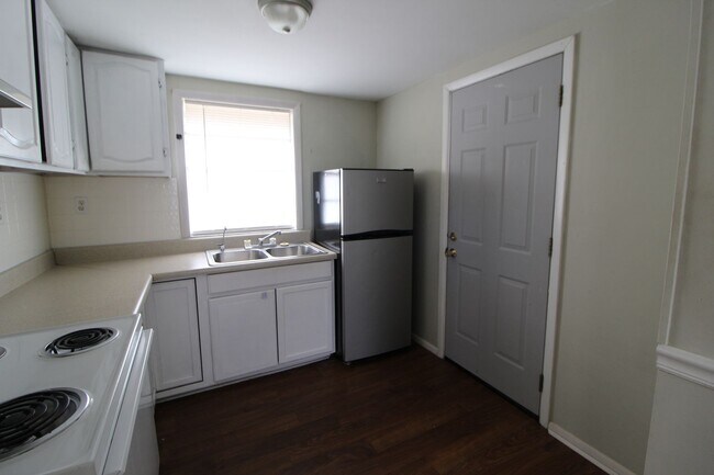 Foto del edificio - Private Home on 3 acres available now!