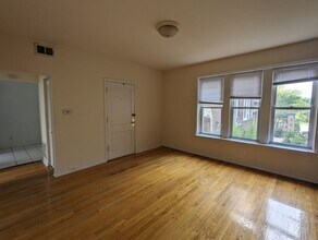 Building Photo - 3040 N Whipple St