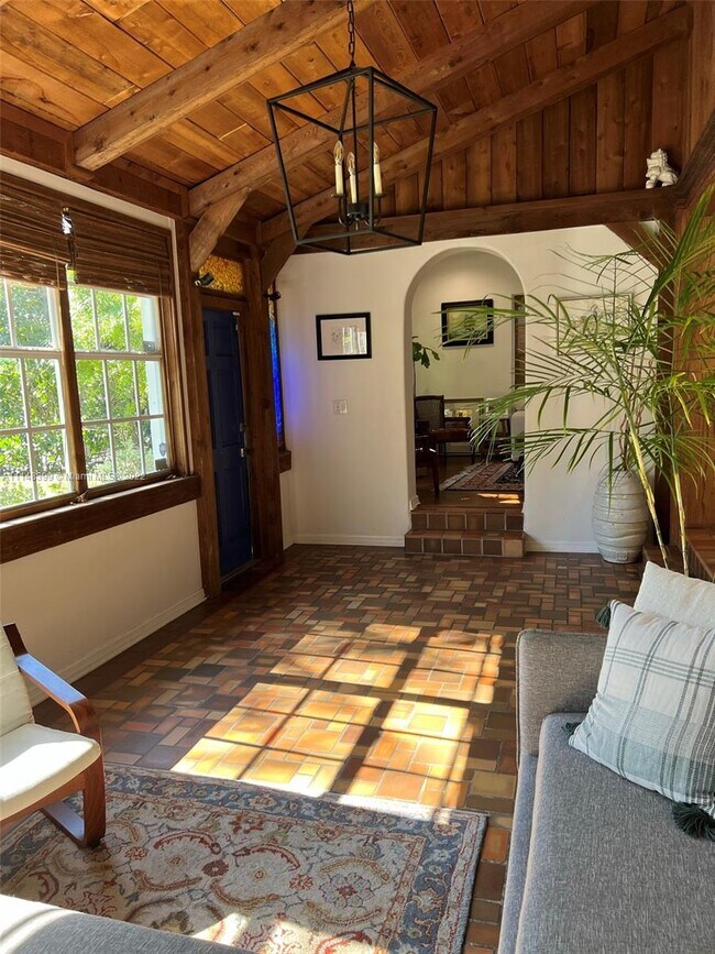 Foto del edificio - 2145 SW 24th St