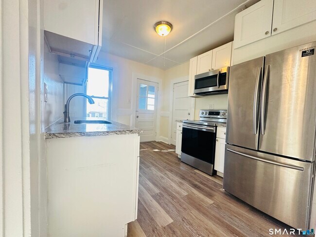 Foto del edificio - 133 Quaker Ln S