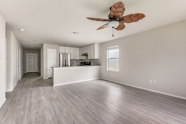 Building Photo - GREAT 3-BEDROOM SINGLE STORY HOME IN VISTA POINT