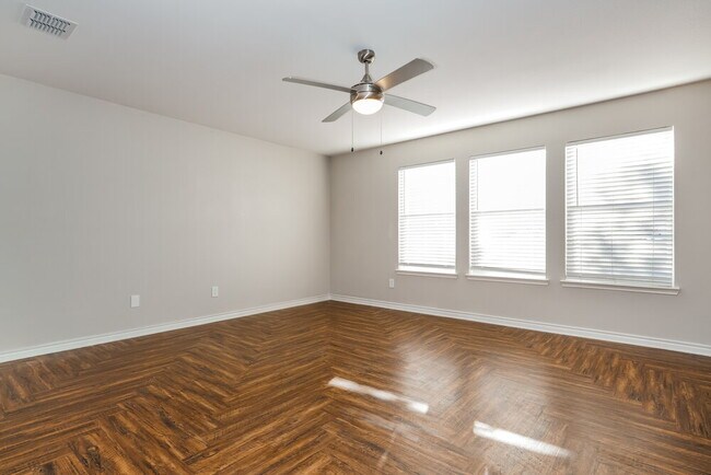 Building Photo - 1331 Flagstone St