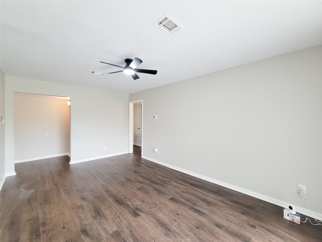 Foto del edificio - 6439 Oaknut Dr