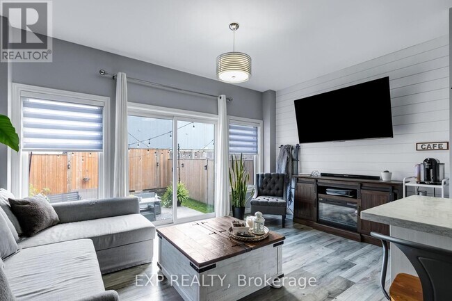 Building Photo - 688 Dunn Ave