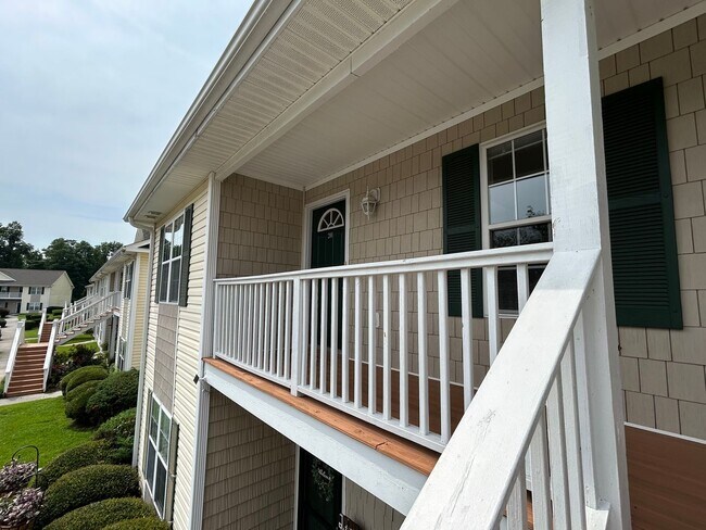 Foto del edificio - 2BR Condo in Holton Place – Pool, Porch, a...