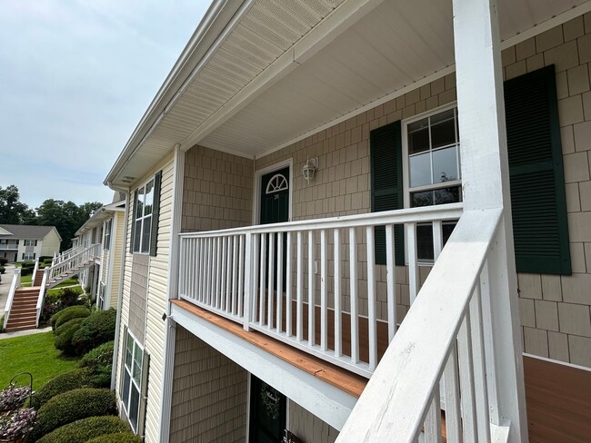 Building Photo - 2BR Condo in Holton Place – Pool, Porch, a...