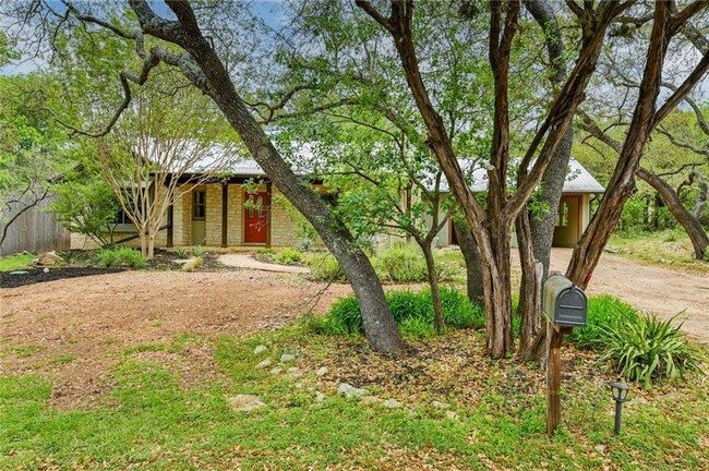 Building Photo - 901 Valley View Dr