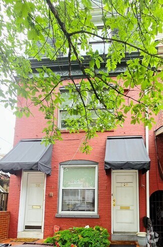 Building Photo - 708 N Van Buren St