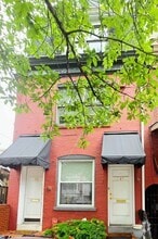 Building Photo - 708 N Van Buren St