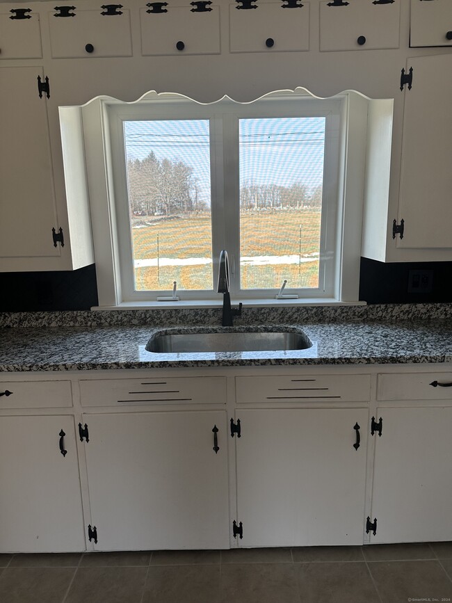 Building Photo - 1039 CT-163