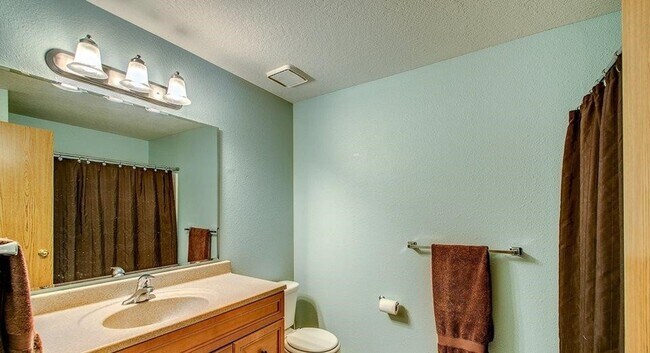 Foto del edificio - Spacious home in a fabulous location!