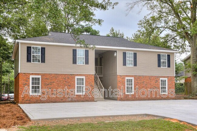 Building Photo - 152 Conifer Dr