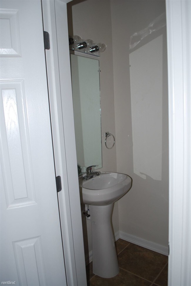 Foto del edificio - 2 br, 1.5 bath Townhome - 115 Adelita St