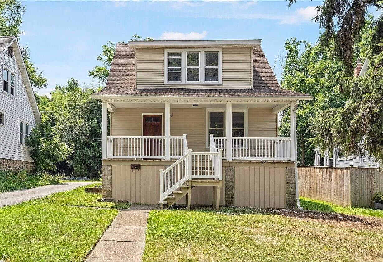Primary Photo - 2907 Whitney Ave