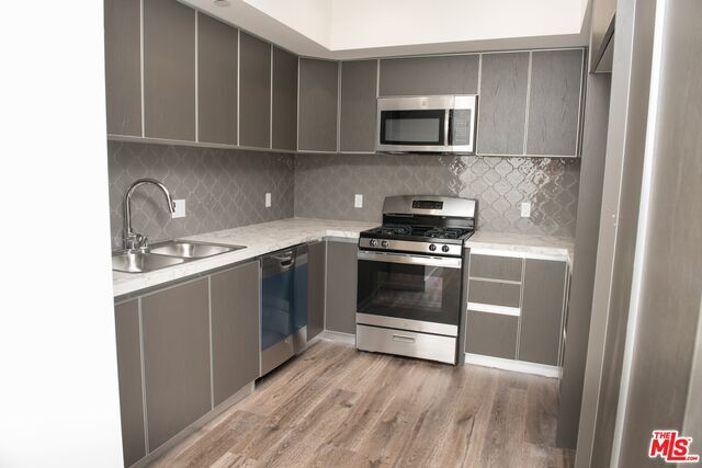 Building Photo - 429 N Hayworth Ave