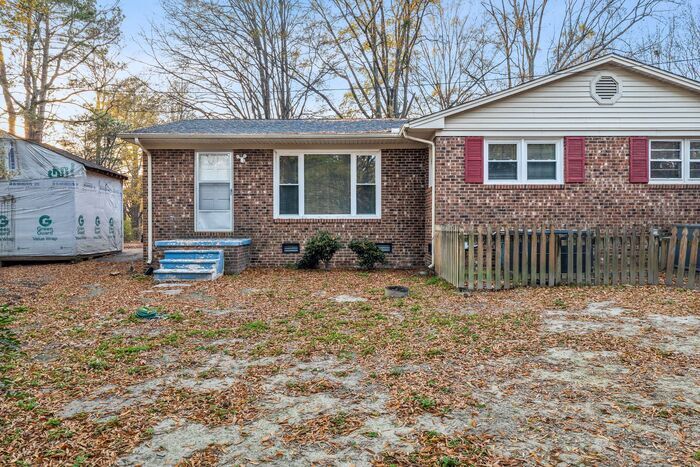 Foto principal - McLeansville - Minutes from Elon & Greensboro! Few Acres, Brick Duplex, Just Painted, New Carpet,...