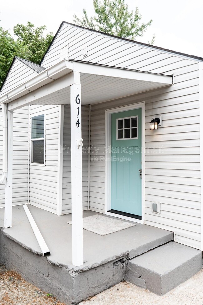 Photo - 614 Hillview Rd House