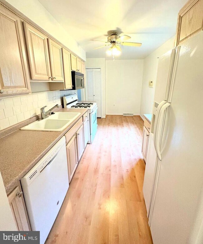 Building Photo - 11592 Embers Ct