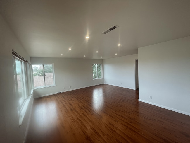 Building Photo - 8079 Greenridge Dr