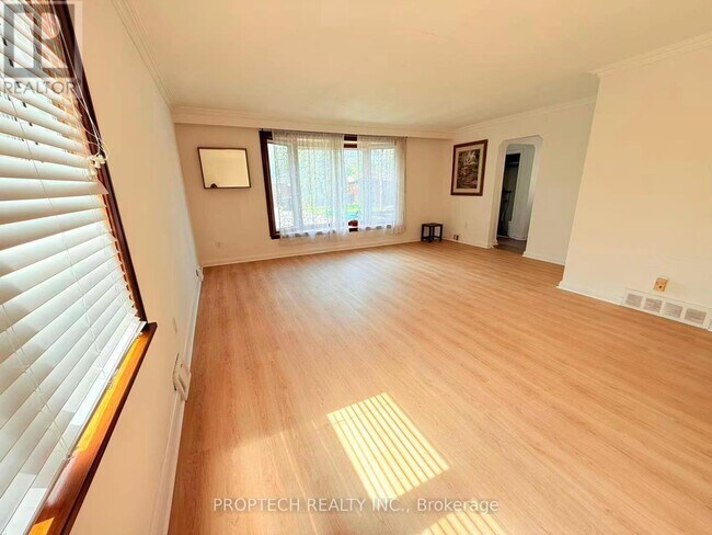 Photo du bâtiment - 418 Fernleigh Cir N