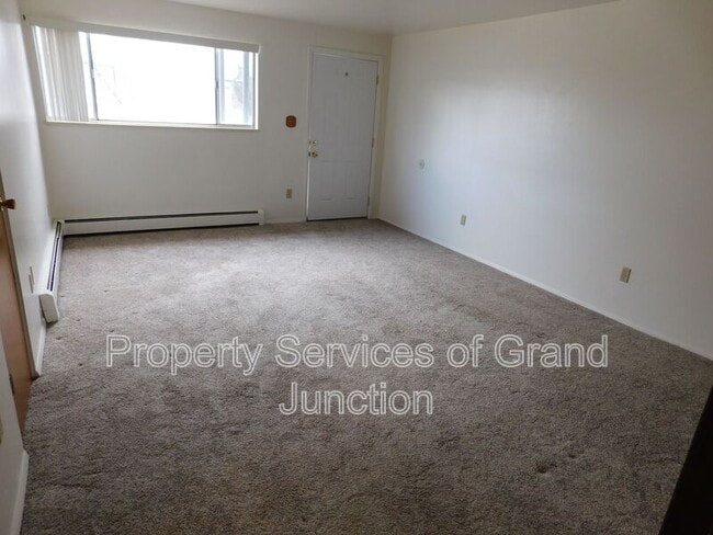 Building Photo - 2855 Elm Cir