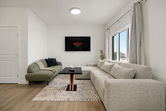 Building Photo - 28 Heritage Mnr