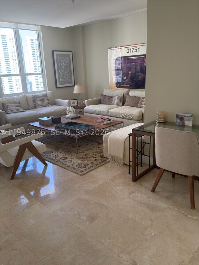 Foto del edificio - 701 Brickell Key Dr