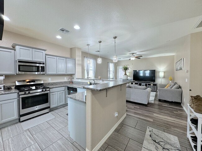 Building Photo - Northeast El Paso 3 Bed Refrig A/C Across From Park!