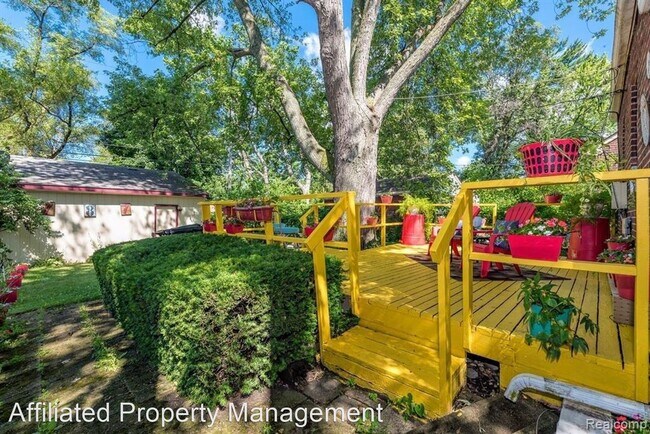 Building Photo - 3 br, 1 bath House - 9903 Riverdale