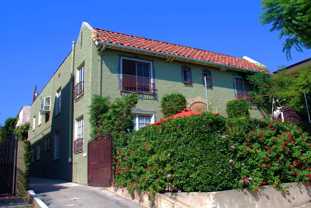 1119 Hacienda Pl Unit 1, West Hollywood, CA 90069 Condo for Rent in West Hollywood, CA