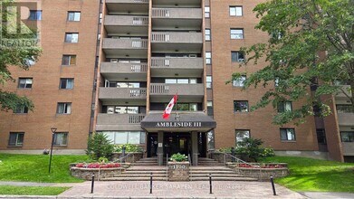 Building Photo - 1100 Ambleside Dr