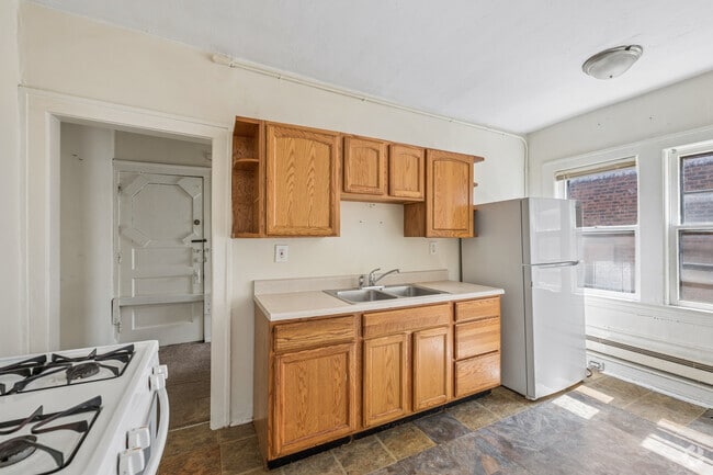 2BR, 1BA - 680SF - Kitchen - 1765 Noble Realty LLC