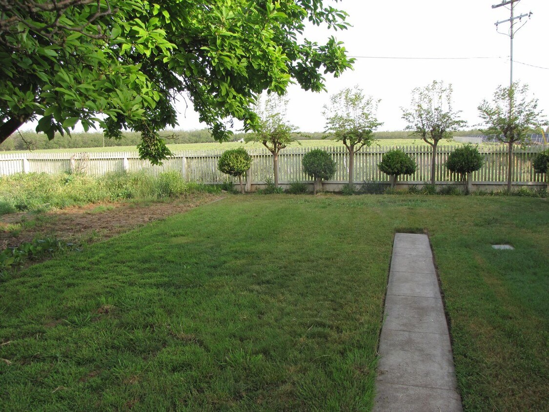 Foto del edificio - 15573 E Milton Rd