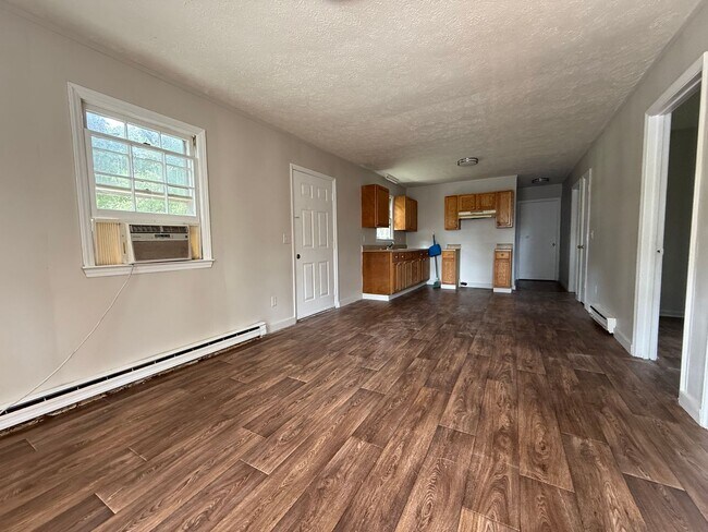 Building Photo - 3 Bedroom Home for Rent